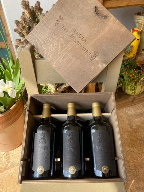 Il Vescovo Black Label (2014) Organic Status - Malbec 60% Cabernet Sauvignon 30% Carménère 10%  13.5 % Vol